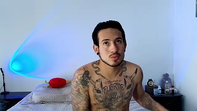 Snapshot of anika_lowen02 chatting on January 17, 3:32 pm anika lowen02 online show from January 17, 3:32 pm