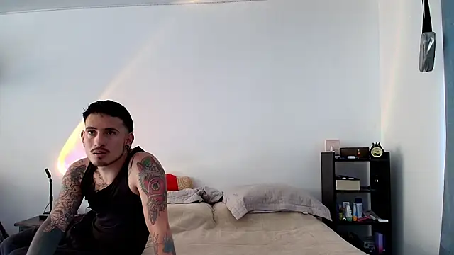 Snapshot of anika_lowen02 chatting on February 14, 3:05 pm anika lowen02 online show from February 14, 3:05 pm