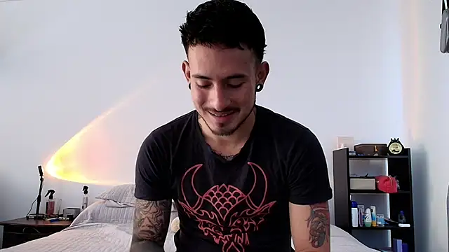 Snapshot of anika_lowen02 chatting on February 19, 3:05 pm anika lowen02 online show from February 19, 3:05 pm