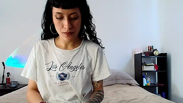 Snapshot of anika_lowen02 chatting on March 5, 5:29 pm anika lowen02 online show from March 5, 5:29 pm