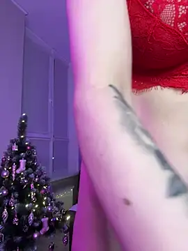 Snapshot of LoveLuna_ chatting on December 18, 6:35 pm LoveLuna online show from December 18, 6:35 pm