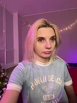Snapshot of LoveLuna_ chatting on January 2, 1:27 am LoveLuna online show from January 2, 1:27 am