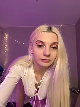 Snapshot of LoveLuna_ chatting on February 20, 7:41 pm LoveLuna online show from February 20, 7:41 pm