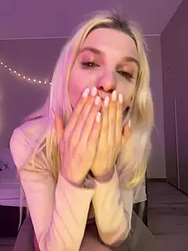 Snapshot of LoveLuna_ chatting on March 15, 7:16 pm LoveLuna online show from March 15, 7:16 pm