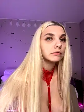 Snapshot of LoveLuna_ chatting on October 23, 7:01 pm LoveLuna online show from October 23, 7:01 pm