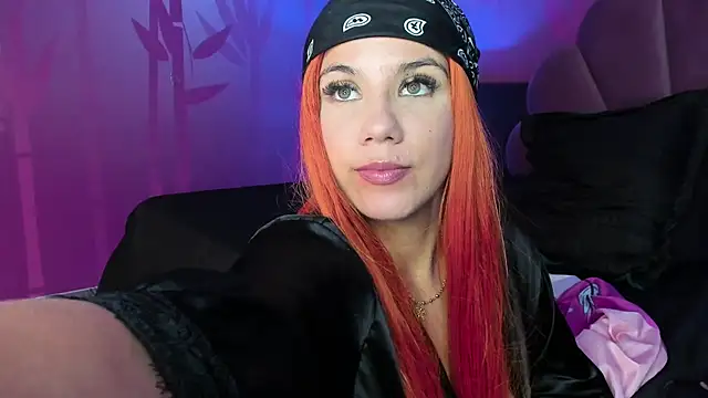 Snapshot of MelaniieRoux chatting on March 22, 9:02 am MelaniieRoux online show from March 22, 9:02 am