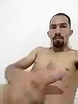 Snapshot of Emilio2034 chatting on January 26, 1:31 am Emilio2034 online show from January 26, 1:31 am