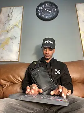 Snapshot of AaronCruz_ chatting on December 29, 1:49 pm AaronCruz  online show from December 29, 1:49 pm