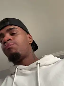 Snapshot of AaronCruz_ chatting on March 10, 7:18 pm AaronCruz  online show from March 10, 7:18 pm