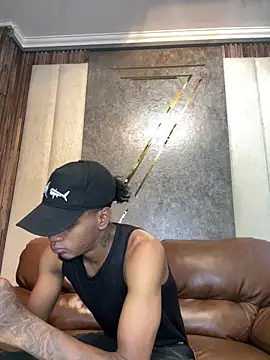 Snapshot of AaronCruz_ chatting on March 18, 7:10 pm AaronCruz  online show from March 18, 7:10 pm