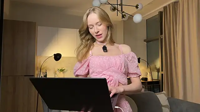 PollyAgata online show from July 1, 7:02 pm