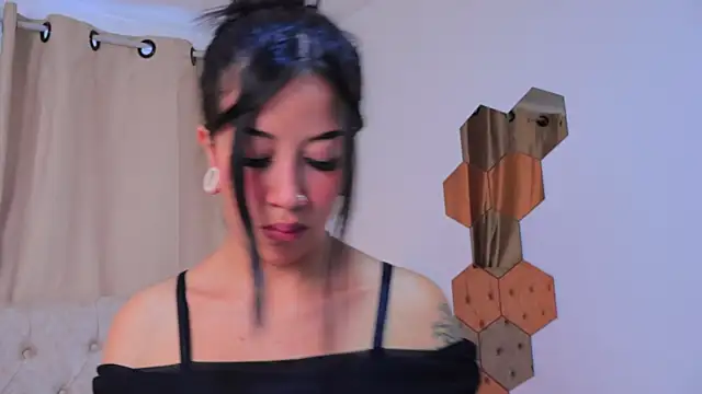 Snapshot of JulessCornett chatting on January 11, 8:21 pm JulessCornett online show from January 11, 8:21 pm