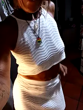 Snapshot of sabinytahot chatting on January 16, 3:23 am sabinytahot online show from January 16, 3:23 am