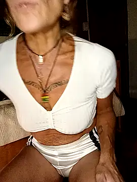 Snapshot of sabinytahot chatting on February 19, 5:38 am sabinytahot online show from February 19, 5:38 am