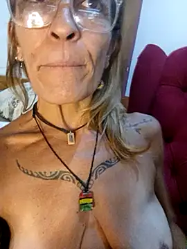 Snapshot of sabinytahot chatting on February 25, 11:00 pm sabinytahot online show from February 25, 11:00 pm