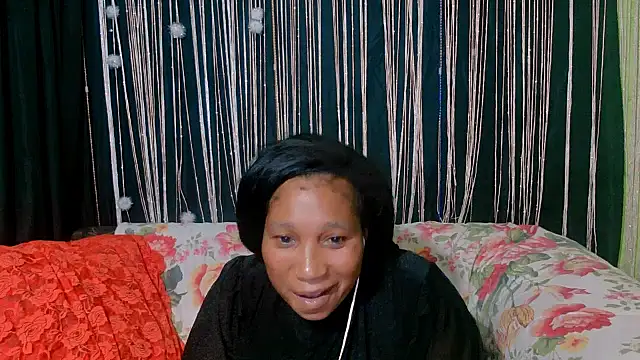 Snapshot of SexcGals chatting on October 27, 7:29 pm SexcGals online show from October 27, 7:29 pm