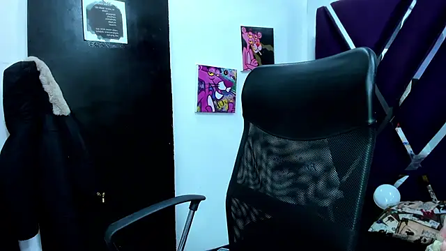 Snapshot of Paris_Petit chatting on July 21, 8:55 pm Paris Petit online show from July 21, 8:55 pm