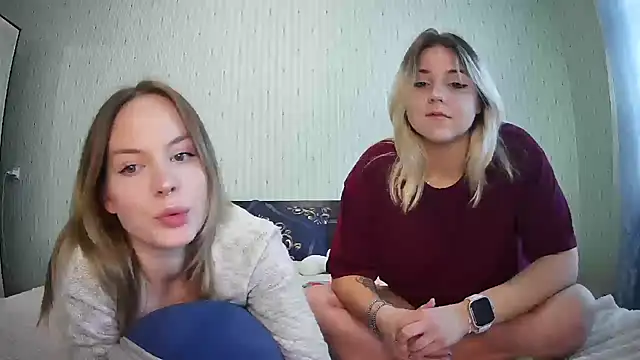 Snapshot of ChrisGirls chatting on September 30, 11:37 am ChrisGirls online show from September 30, 11:37 am