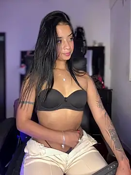 Snapshot of Laura_fernandezII chatting on January 8, 2:25 am Laura fernandezII online show from January 8, 2:25 am