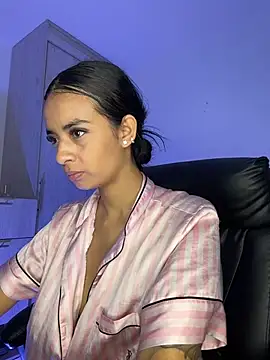 Laura fernandezII online show from April 17, 2:47 am