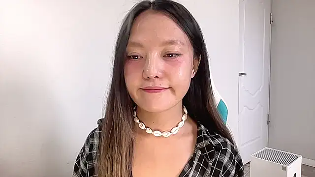 Risalynn online show from December 18, 6:43 am