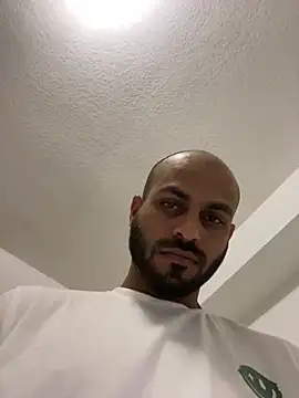 Snapshot of islandvybee55 chatting on December 14, 12:55 am islandvybee55 online show from December 14, 12:55 am