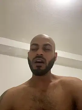 Snapshot of islandvybee55 chatting on December 22, 3:00 am islandvybee55 online show from December 22, 3:00 am