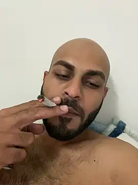 Snapshot of islandvybee55 chatting on December 23, 2:02 am islandvybee55 online show from December 23, 2:02 am