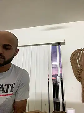 Snapshot of islandvybee55 chatting on January 18, 11:22 pm islandvybee55 online show from January 18, 11:22 pm