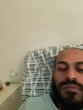 Snapshot of islandvybee55 chatting on February 8, 10:29 pm islandvybee55 online show from February 8, 10:29 pm