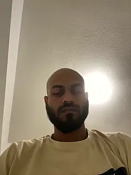 Snapshot of islandvybee55 chatting on March 2, 3:24 am islandvybee55 online show from March 2, 3:24 am