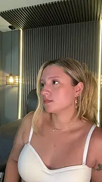 Snapshot of MiaPetit_ chatting on October 7, 11:57 pm MiaPetit online show from October 7, 11:57 pm