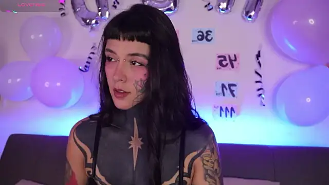 Snapshot of FairyFlexxxx chatting on February 6, 6:51 am FairyFlexxxx online show from February 6, 6:51 am