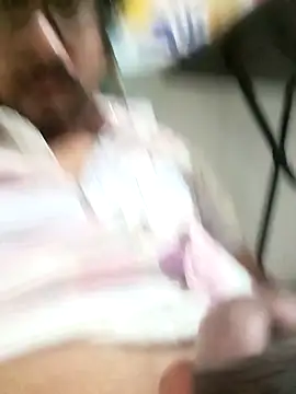 Snapshot of gym_lover076 chatting on March 3, 11:32 pm gym lover076 online show from March 3, 11:32 pm