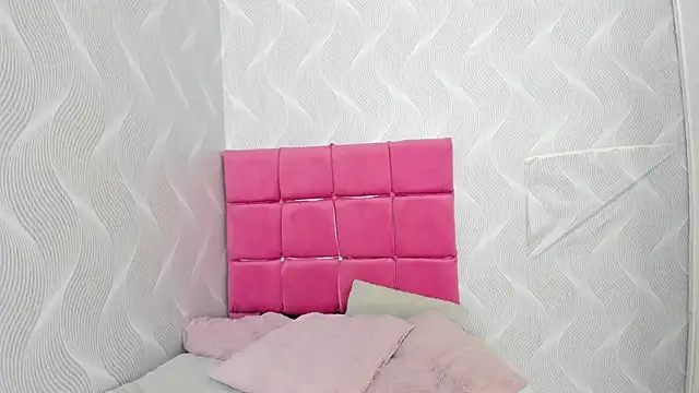 Snapshot of natalia_aguirre1 chatting on January 10, 12:26 pm natalia aguirre1 online show from January 10, 12:26 pm