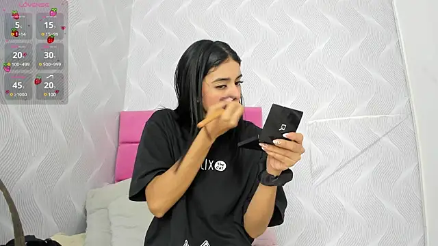 Snapshot of natalia_aguirre1 chatting on January 16, 12:31 pm natalia aguirre1 online show from January 16, 12:31 pm