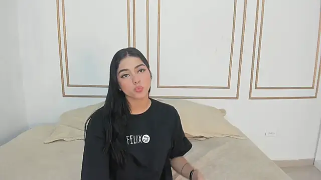 Snapshot of natalia_aguirre1 chatting on January 25, 12:26 pm natalia aguirre1 online show from January 25, 12:26 pm