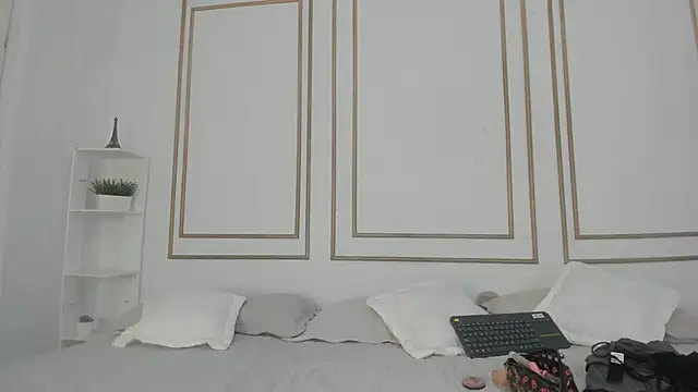 Snapshot of natalia_aguirre1 chatting on February 18, 12:49 pm natalia aguirre1 online show from February 18, 12:49 pm