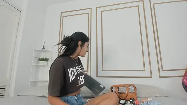 Snapshot of natalia_aguirre1 chatting on February 23, 12:37 pm natalia aguirre1 online show from February 23, 12:37 pm