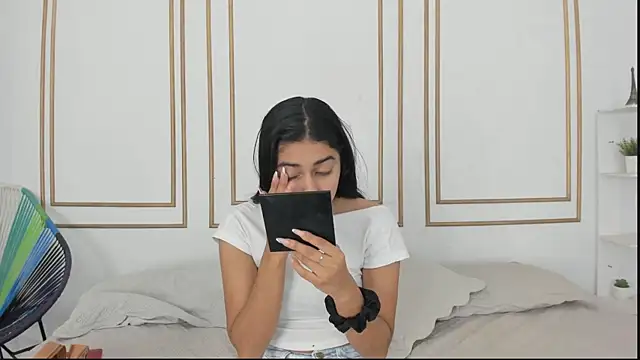 Snapshot of natalia_aguirre1 chatting on March 14, 12:29 pm natalia aguirre1 online show from March 14, 12:29 pm