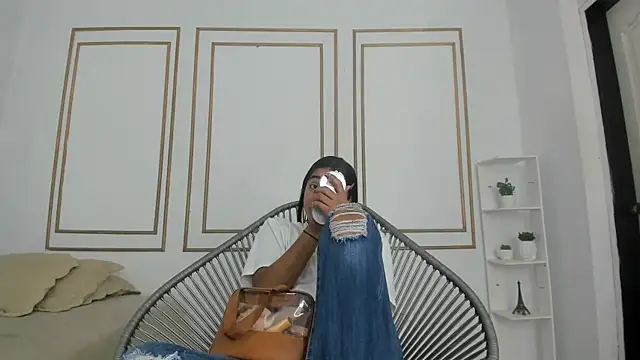Snapshot of natalia_aguirre1 chatting on September 27, 12:21 pm natalia aguirre1 online show from September 27, 12:21 pm