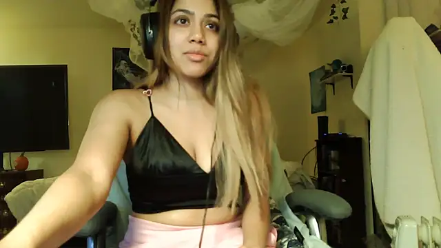 Snapshot of PolinaLoveX chatting on December 3, 2:14 am PolinaLoveX online show from December 3, 2:14 am