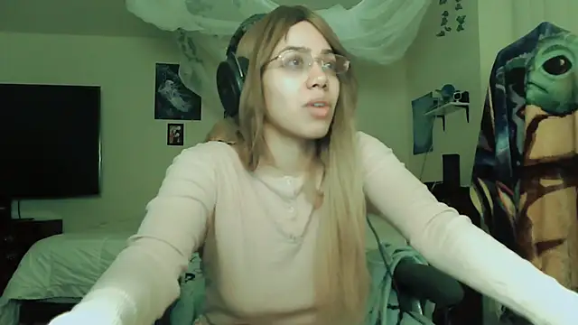 Snapshot of PolinaLoveX chatting on February 5, 1:58 am PolinaLoveX online show from February 5, 1:58 am