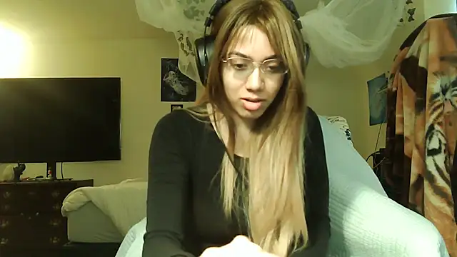 Snapshot of PolinaLoveX chatting on March 2, 11:31 pm PolinaLoveX online show from March 2, 11:31 pm