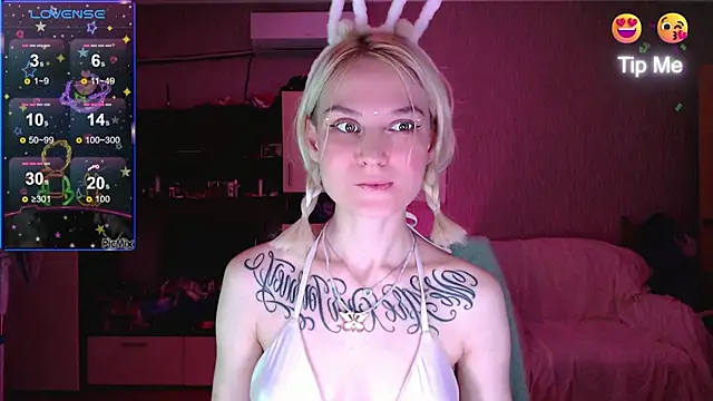 Snapshot of mischellemeow13 chatting on October 6, 1:36 am mischellemeow13 online show from October 6, 1:36 am