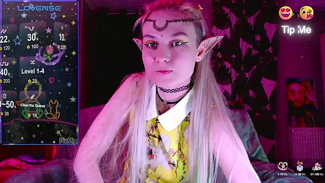 Snapshot of mischellemeow13 chatting on October 16, 8:43 pm mischellemeow13 online show from October 16, 8:43 pm