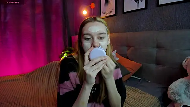 Lesi Moonie01 online show from November 3, 8:59 am