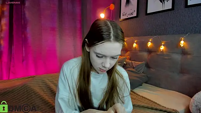 Lesi Moonie01 online show from December 18, 9:15 am