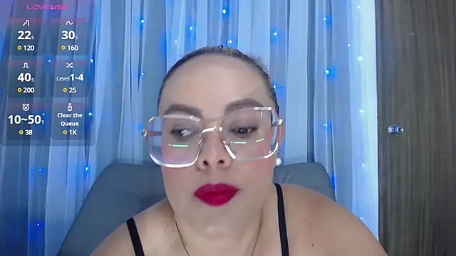 Snapshot of AdelyGinn chatting on December 22, 1:33 pm AdelyGinn online show from December 22, 1:33 pm