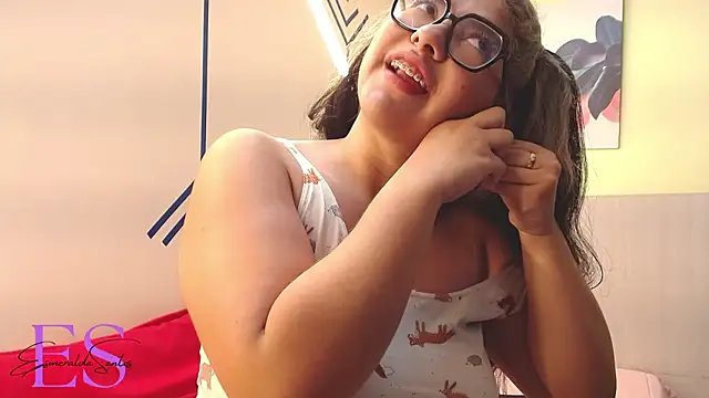 Snapshot of EsmeraldaSantoss chatting on February 14, 8:10 am EsmeraldaSantoss online show from February 14, 8:10 am